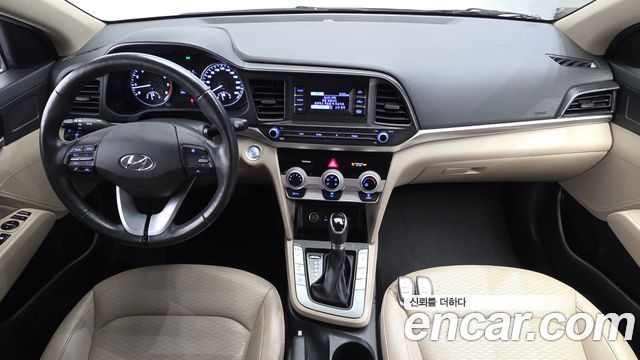 Hyundai Avante — interior