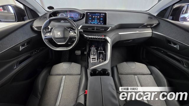 Peugeot 5008 — interior