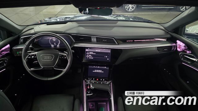 Audi e-tron — interior
