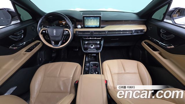 Lincoln Corsair — interior