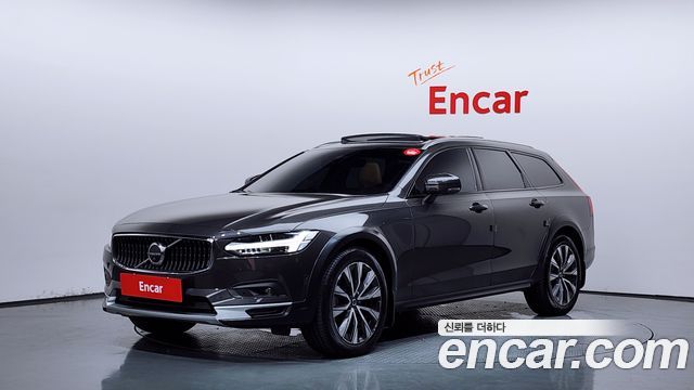Volvo V90 — exterior