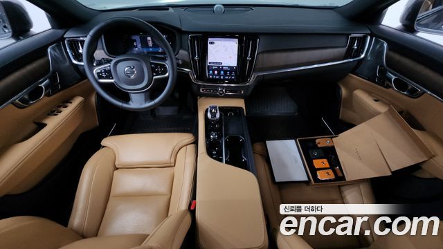 Volvo V90 — interior