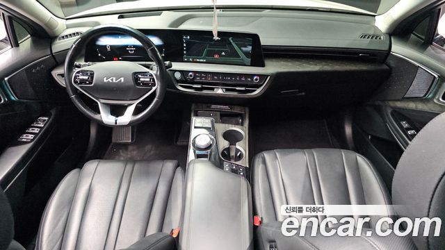Kia K8 — interior