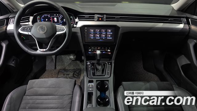 Volkswagen Passat — interior