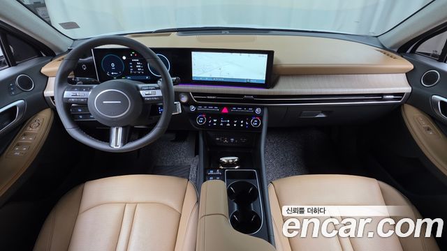 Hyundai Sonata — interior