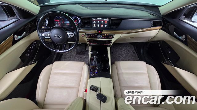 Kia K7 — interior