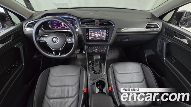 Volkswagen Tiguan — interior
