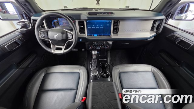 Ford Bronco — interior
