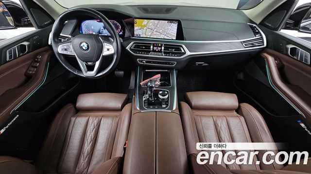 BMW X7 — interior