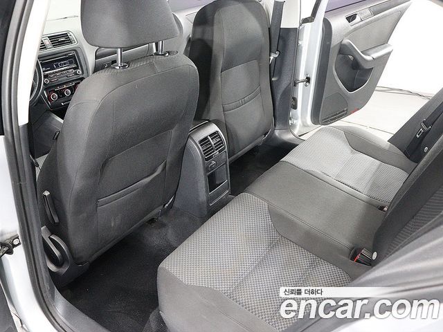 Volkswagen Jetta — interior