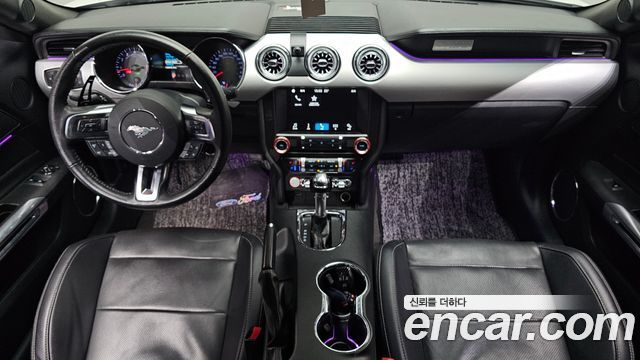 Ford Mustang — interior