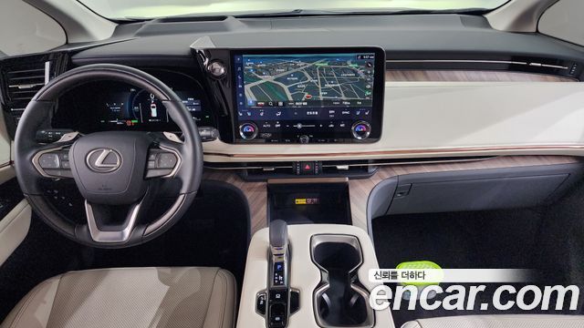 Lexus LM — interior