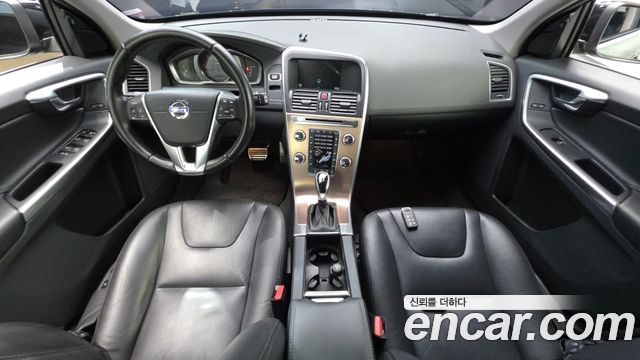 Volvo XC60 — interior