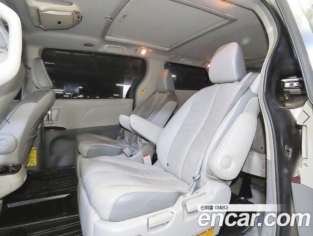 Toyota Sienna — interior