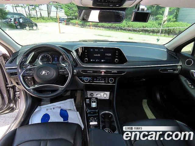 Hyundai Sonata — interior