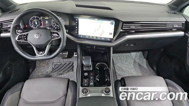 Volkswagen Touareg — interior