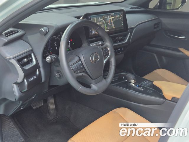 Lexus UX — interior
