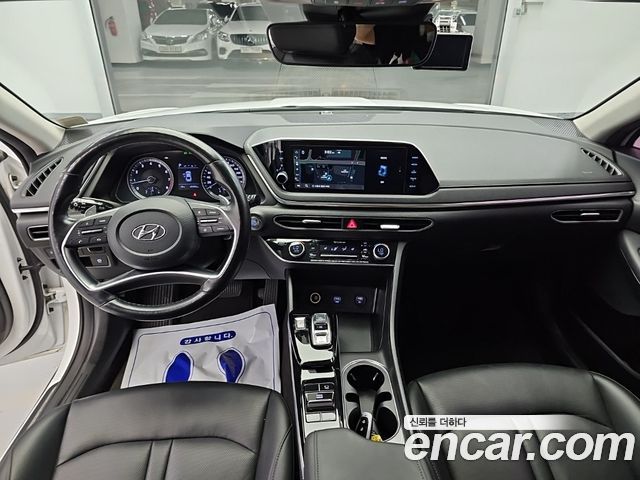 Hyundai Sonata — interior