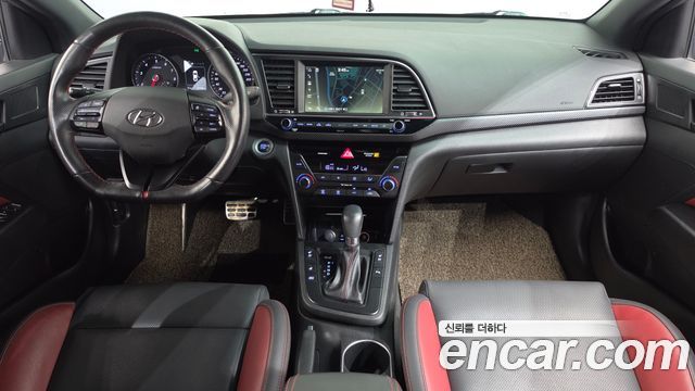 Hyundai Avante — interior
