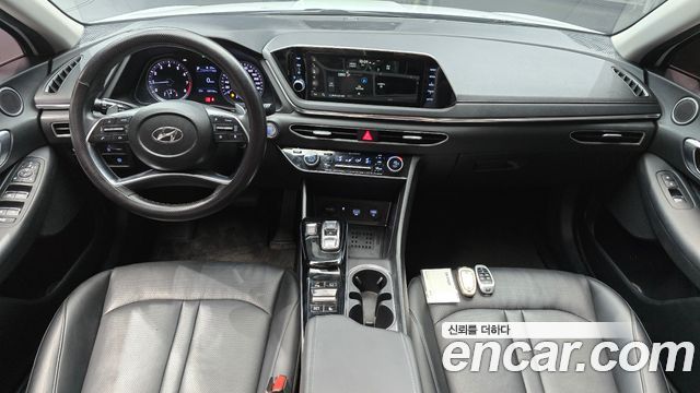 Hyundai Sonata — interior