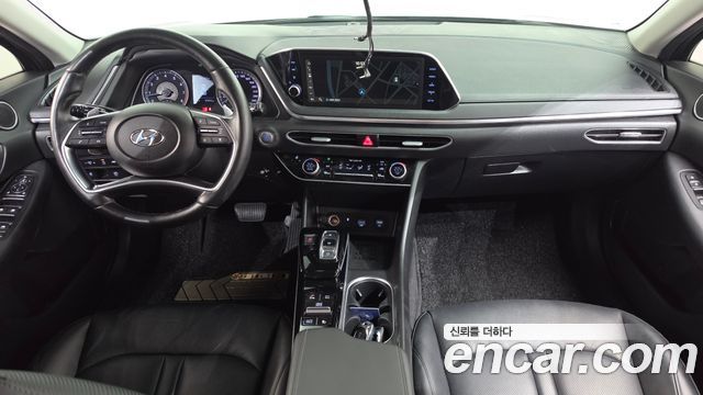 Hyundai Sonata — interior