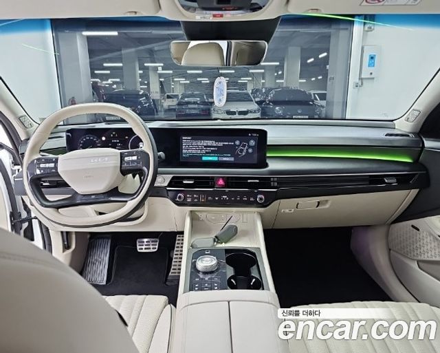Kia K8 — interior