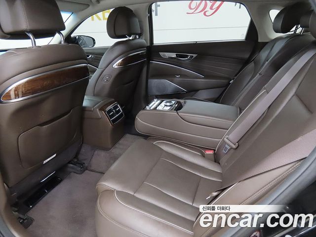 Kia K9 — interior
