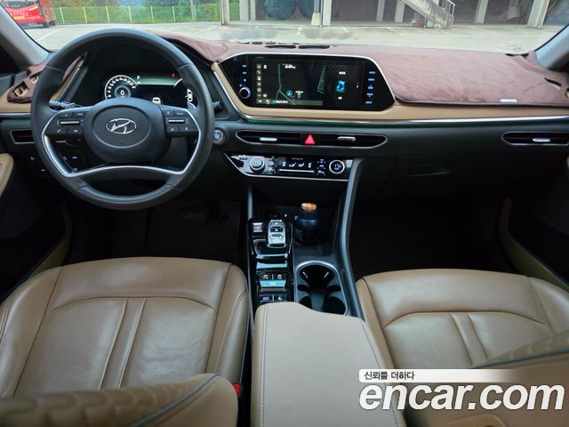 Hyundai Sonata — interior