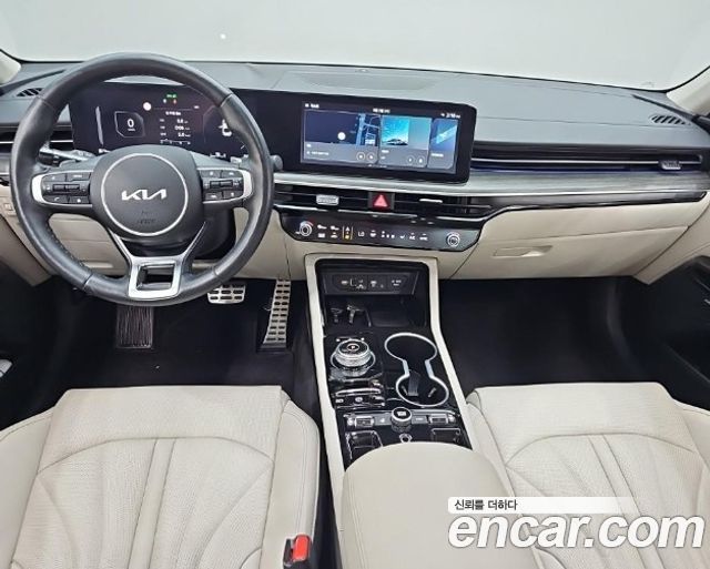Kia K5 — interior
