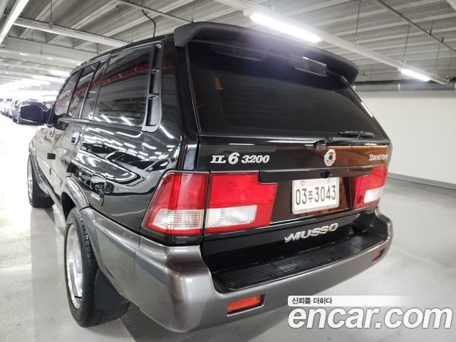 KG Mobility Musso — interior