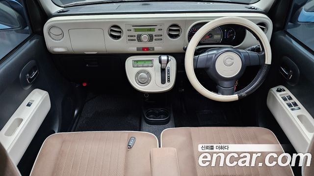 Daihatsu Mira — interior