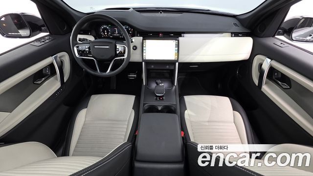 Land Rover Discovery Sport — interior