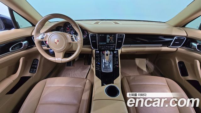 Porsche Panamera — interior