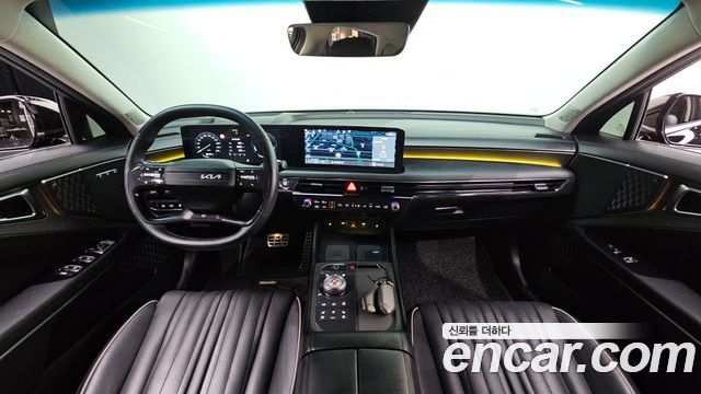 Kia K8 — interior