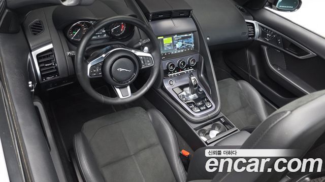 Jaguar F-Type — interior