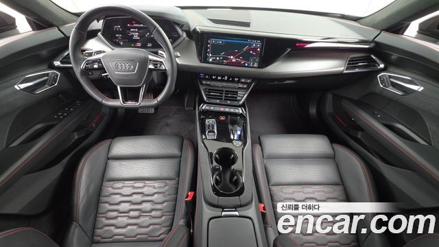Audi RS e-tron GT — interior
