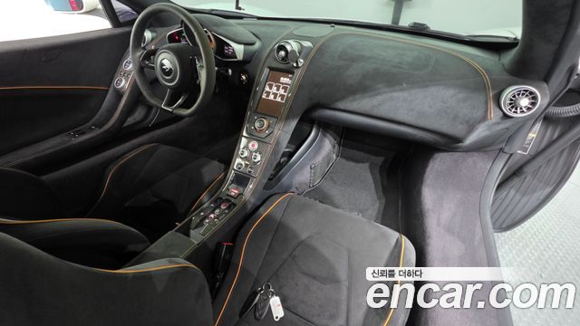 McLaren 650S — interior