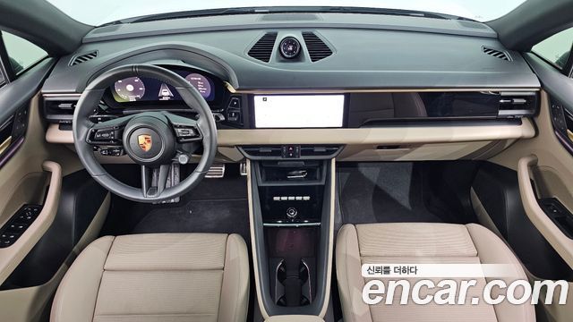 Porsche Macan — interior