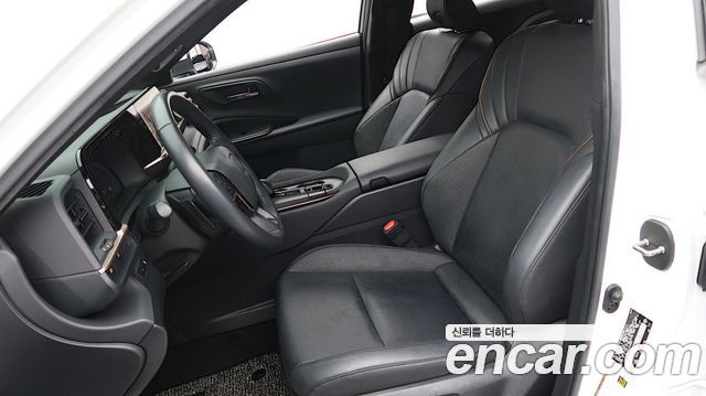Toyota Crown — interior