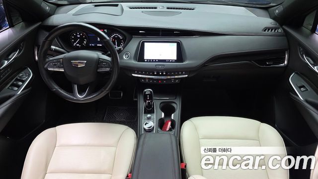 Cadillac XT4 — interior