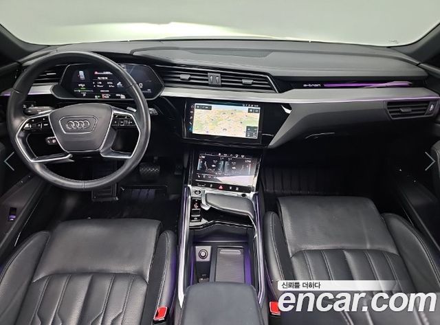 Audi e-tron — interior