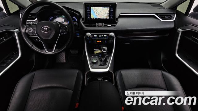Toyota RAV4 — interior