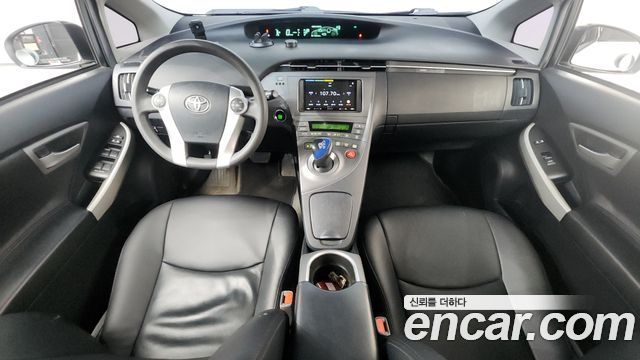 Toyota Prius — interior