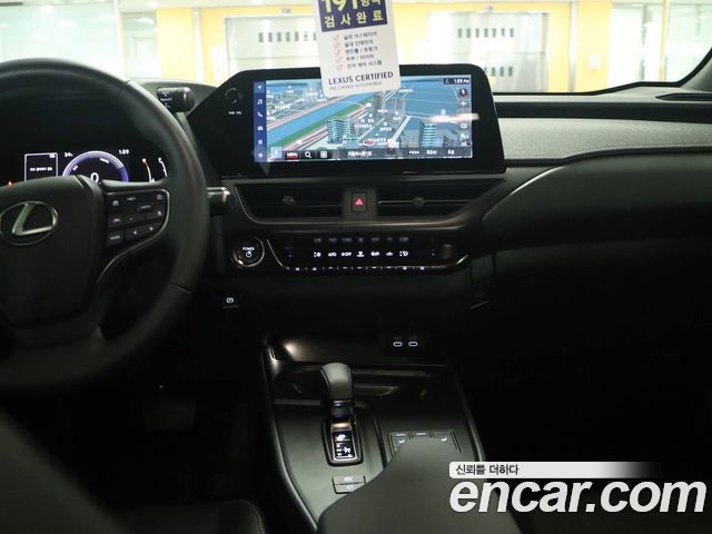 Lexus UX — interior