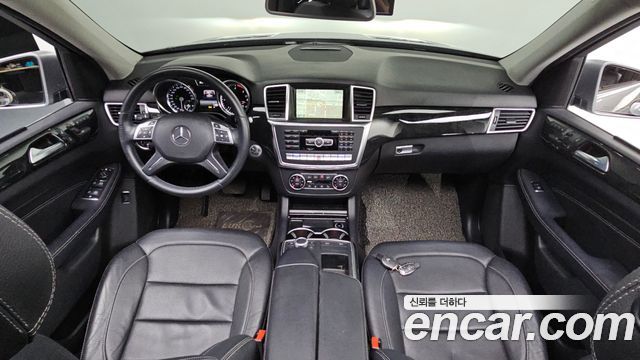 Mercedes-Benz M-Class — interior