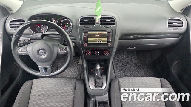 Volkswagen Golf — interior