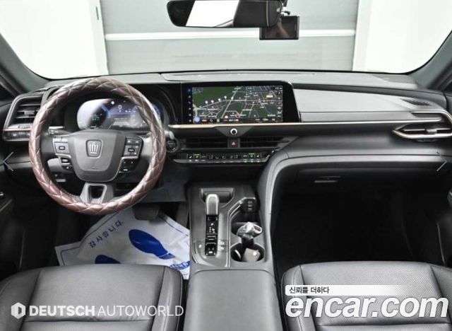 Toyota Crown — interior