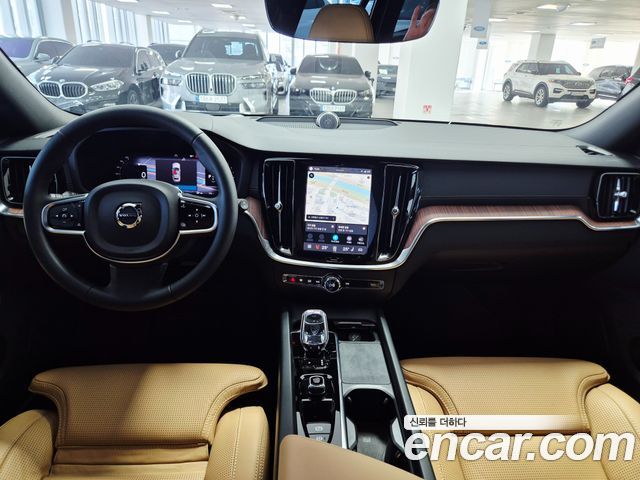 Volvo V60 — interior