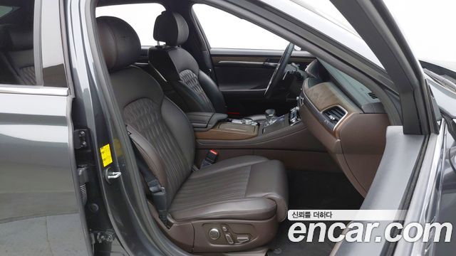 Genesis G90 — interior