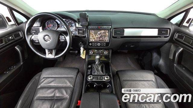 Volkswagen Touareg — interior